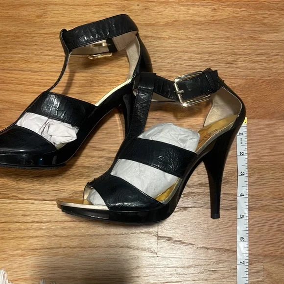 MICHAEL KORS Womens Black Leather scrappy Heels, size 8, like NEW - Picture 6 of 13